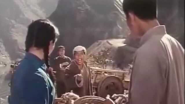 1973年电影《青松岭》精彩片段,书记方纪云(朱龙广)来到青松岭