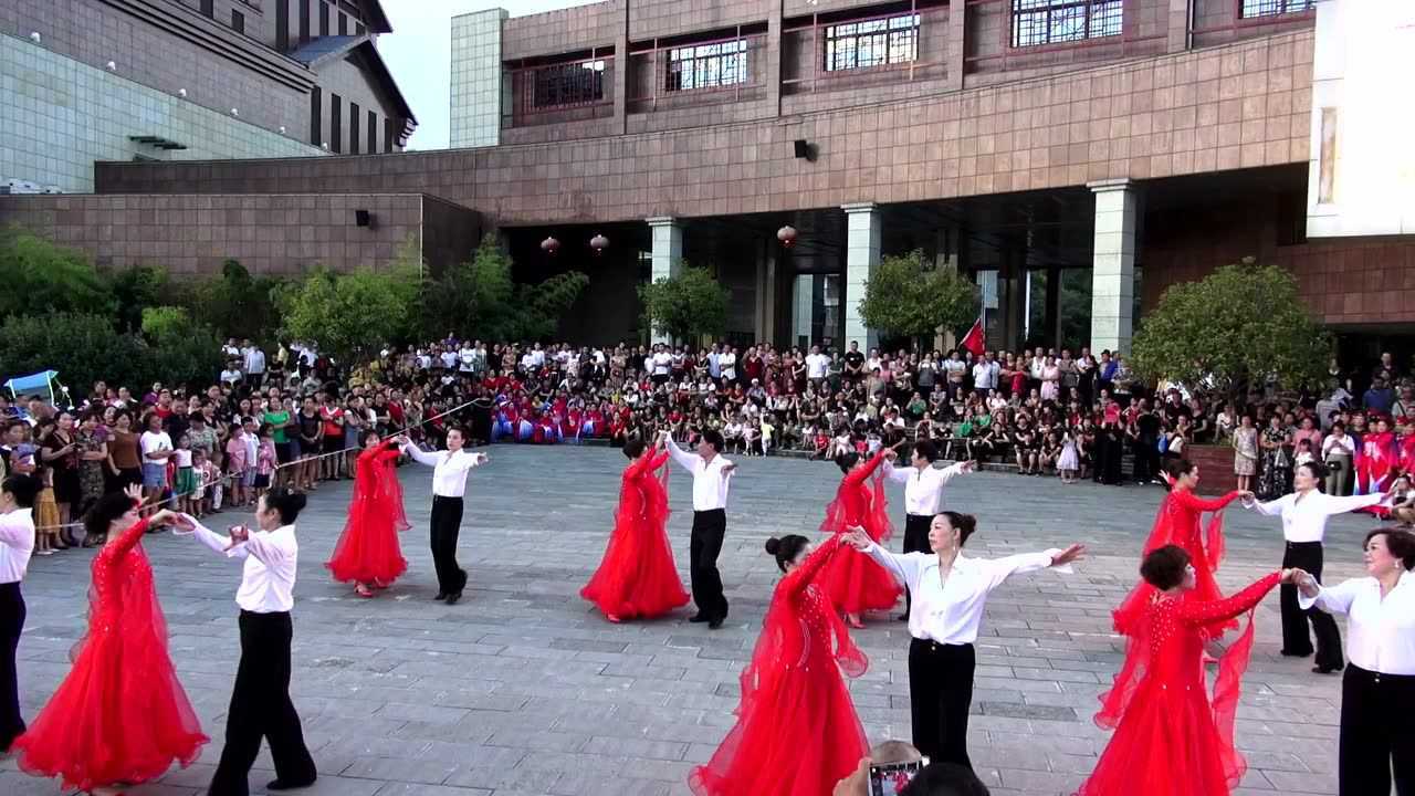 咸丰县幸福现代《交谊舞大联串》