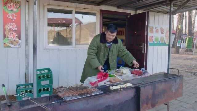 乡村爱情:晓峰重回象牙山卖烤串,生意兴隆啊