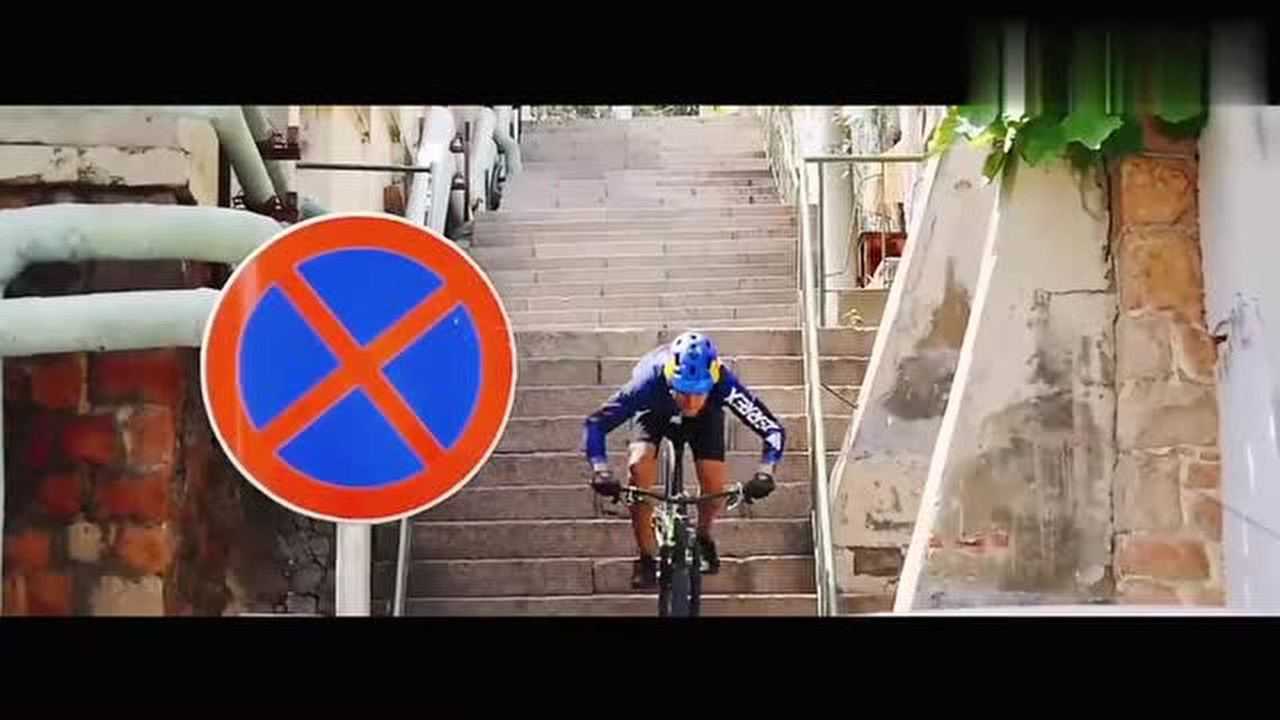 张京坤软尾山地自行车速降山东青岛这视觉盛宴老青岛人都没见过