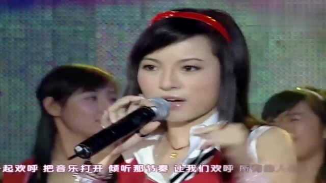 重温超级女声:胡灵演唱英文歌,听不懂意思但还是觉得好听!