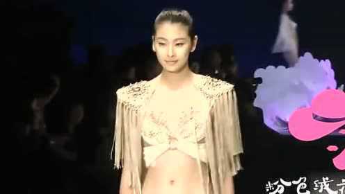 国风靓丽模特内衣t台走秀 蕾丝主题 中国国际时装周发布会