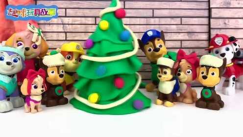 汪汪队喜迎圣诞节 莱德和狗狗们一起装饰圣诞树 玩具故事