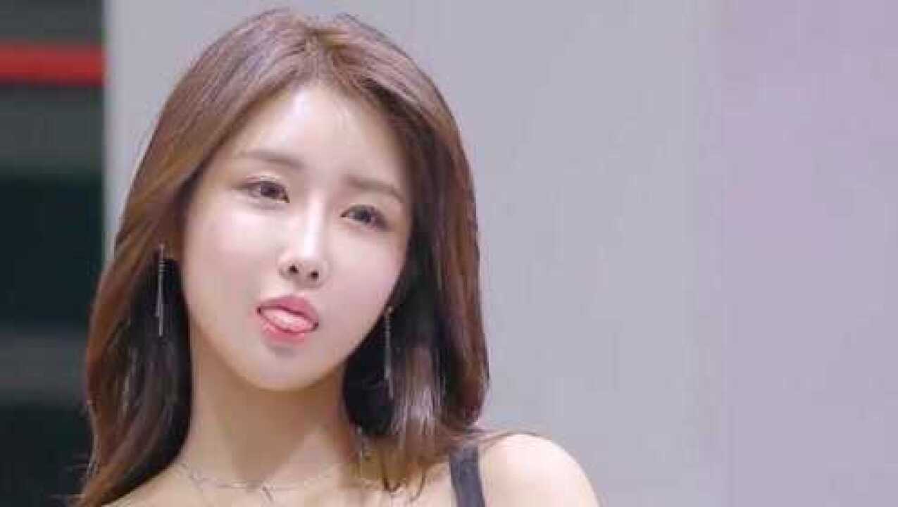 美女吐舌头那一刻简直太像杨紫了瞬间被俘获
