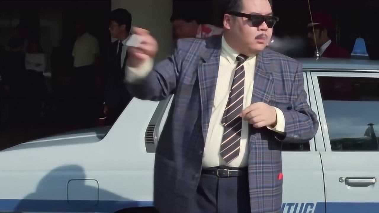 肥猫郑则仕抽烟都这么多戏一边抽烟一边甩手这根烟是烫手吗