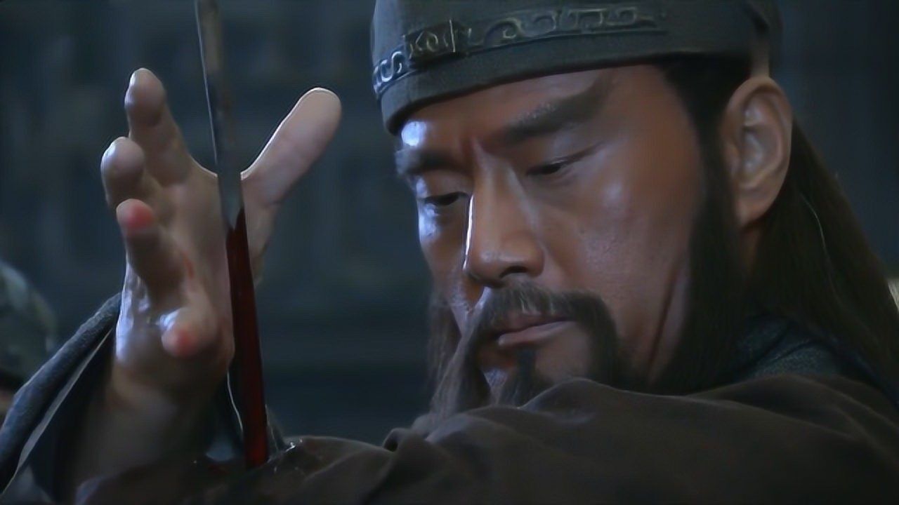 关羽中箭华佗要取箭关羽直接徒手拔出毒箭