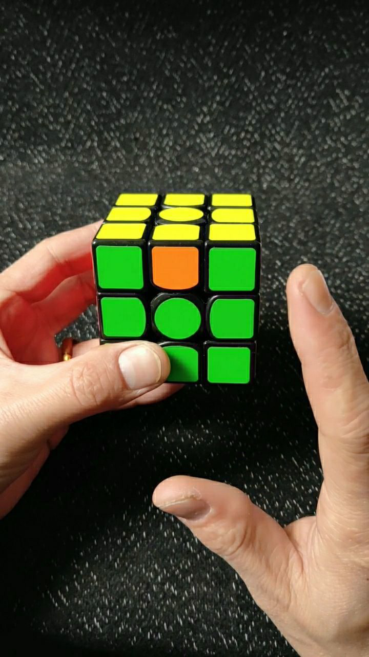 三阶魔方复原教程第六步对顶层侧面四个角块