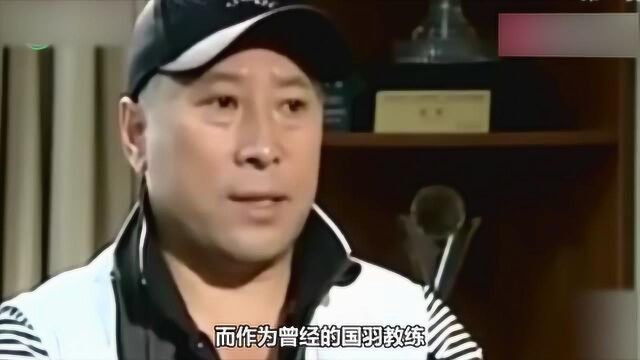 57岁李永波现状发福严重满头白发显老态,51岁妻子富贵有气质