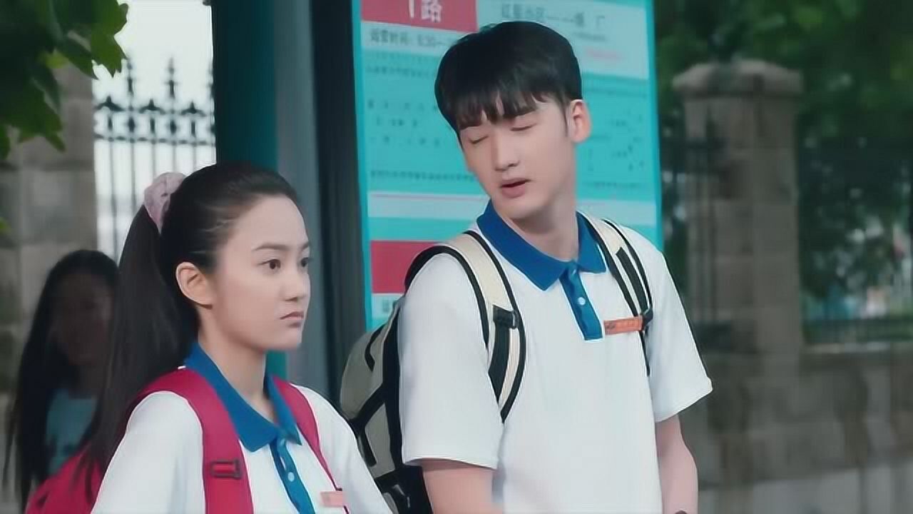 楚天阔在学校对凌翔茜避之不及出了校门瞬间不一样了