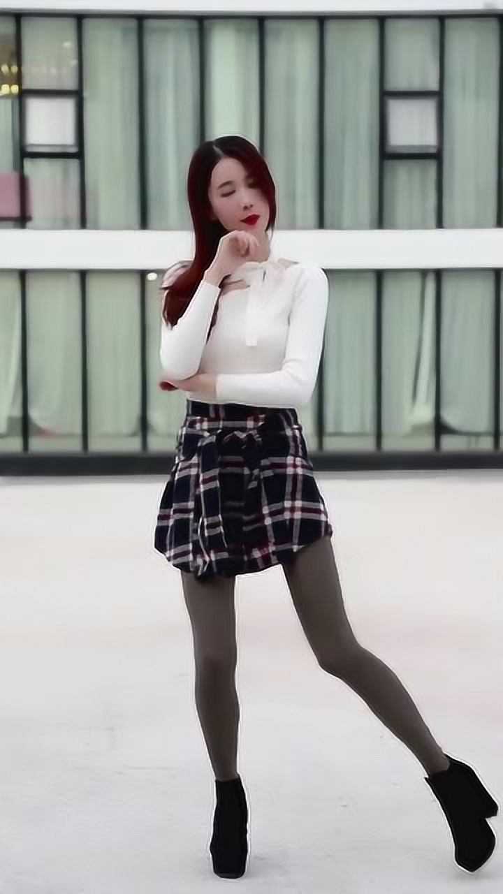 轩子巨二兔这双腿也太好看了吧