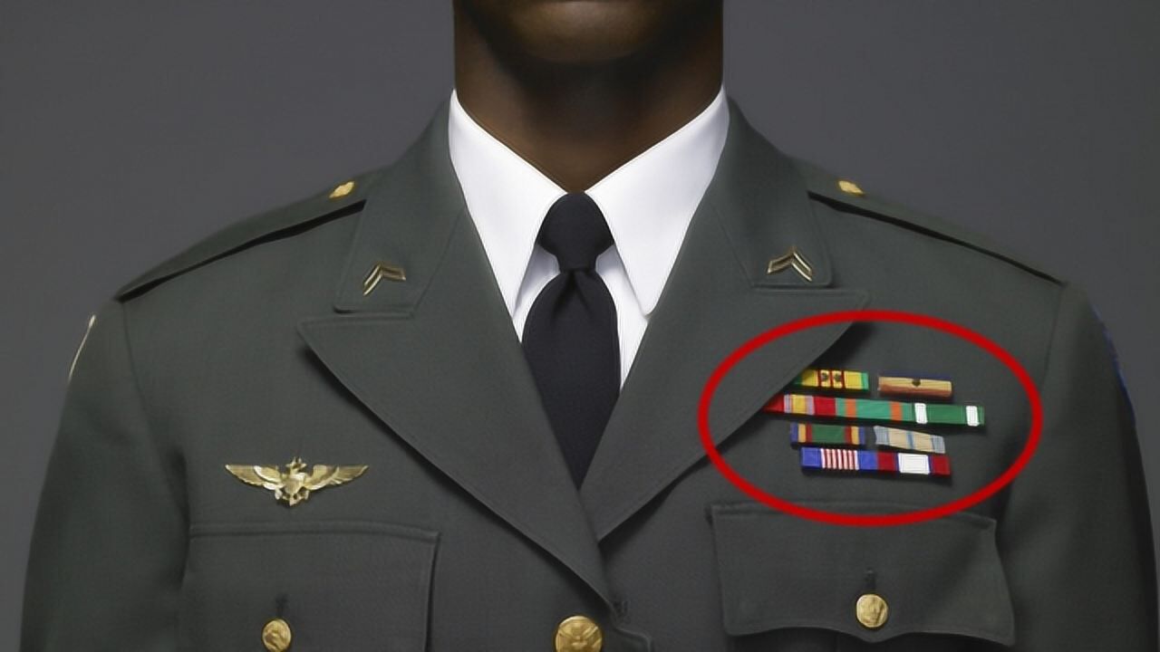 军官胸前的一块"马赛克"什么意思?有啥含义!