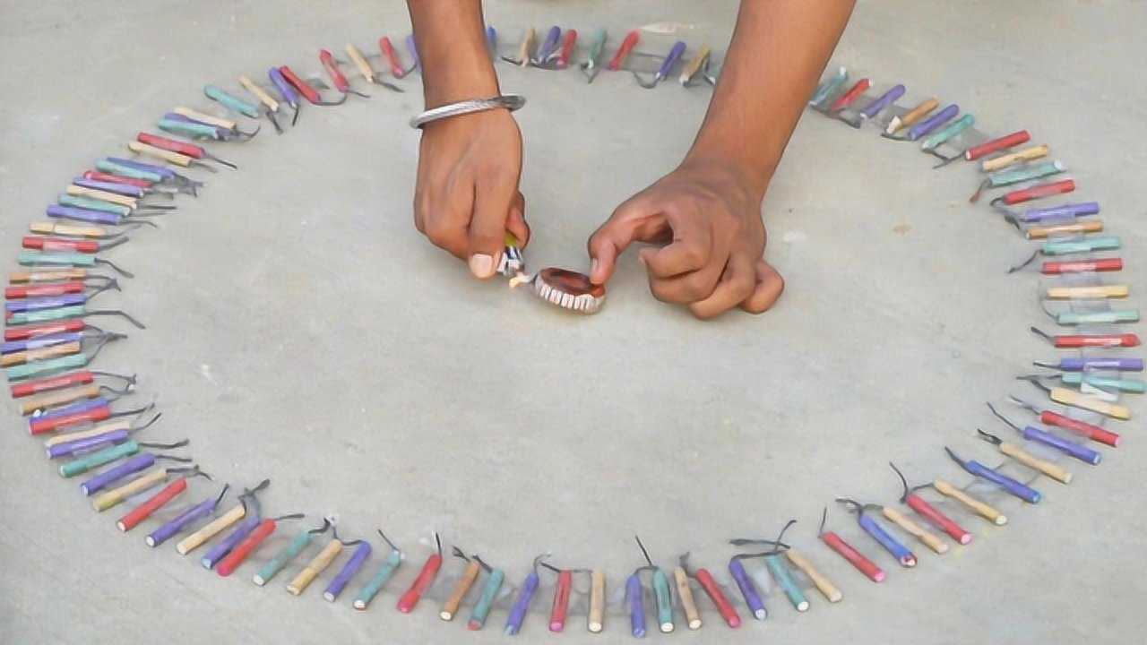 在陀螺烟花四周放一圈彩烟鞭炮点燃后会怎样牛人亲测画面太美