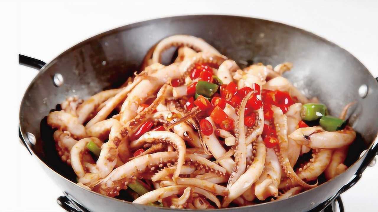 大厨教你做一道江湖菜,钢盆鱿鱼,让人一吃难忘!