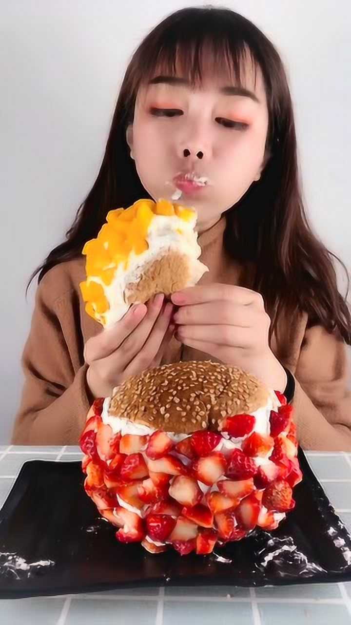 甜品吃播:超大奶酪包,馅儿太优秀了