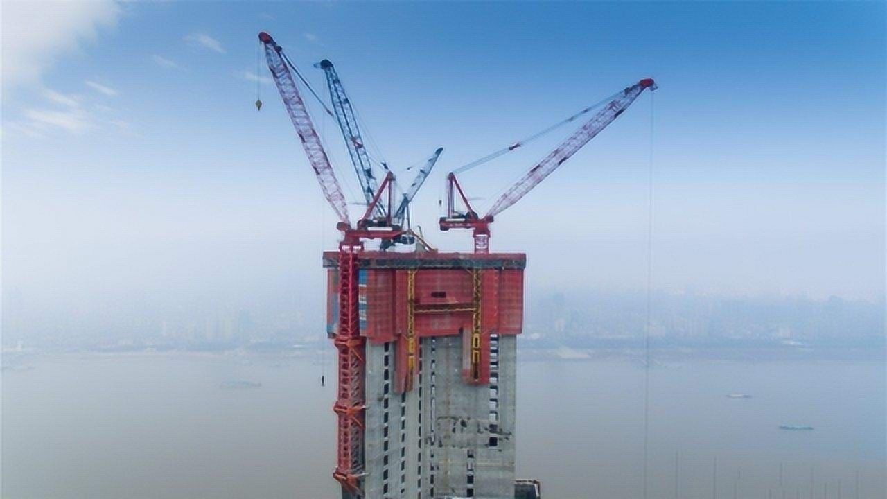 中国首创“空中造楼机”,大大提高工作效率,承重高达4000吨!_腾讯视频
