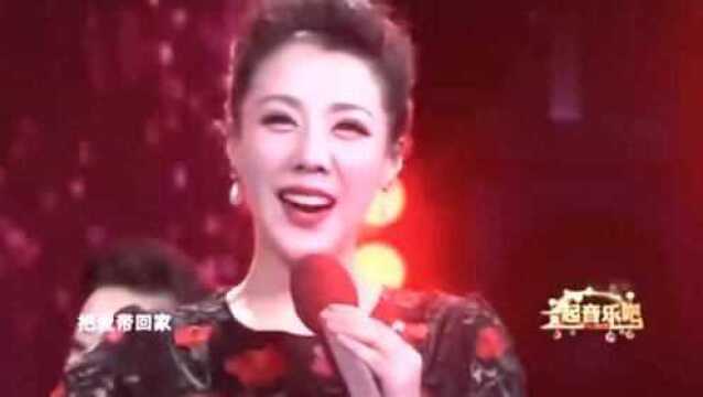 好听!王喆现场演唱一曲《把爱带回家》