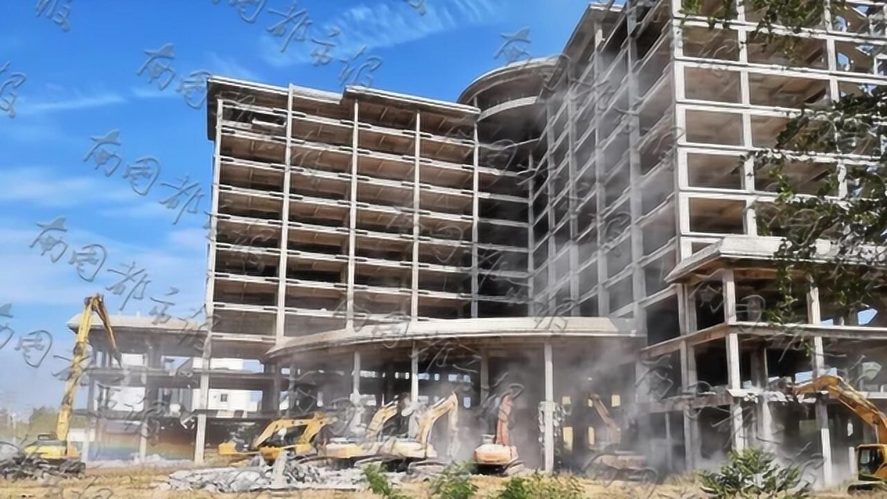 昌江黄鸿发犯罪团伙骨干涉案违建揽金酒店被拆除