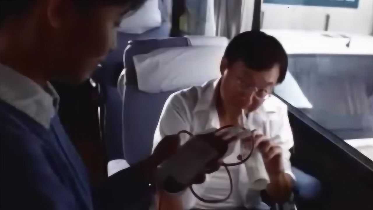 丐世英雄:许冠文捐血这事,太搞笑了,为了袋血被医生追了几条街