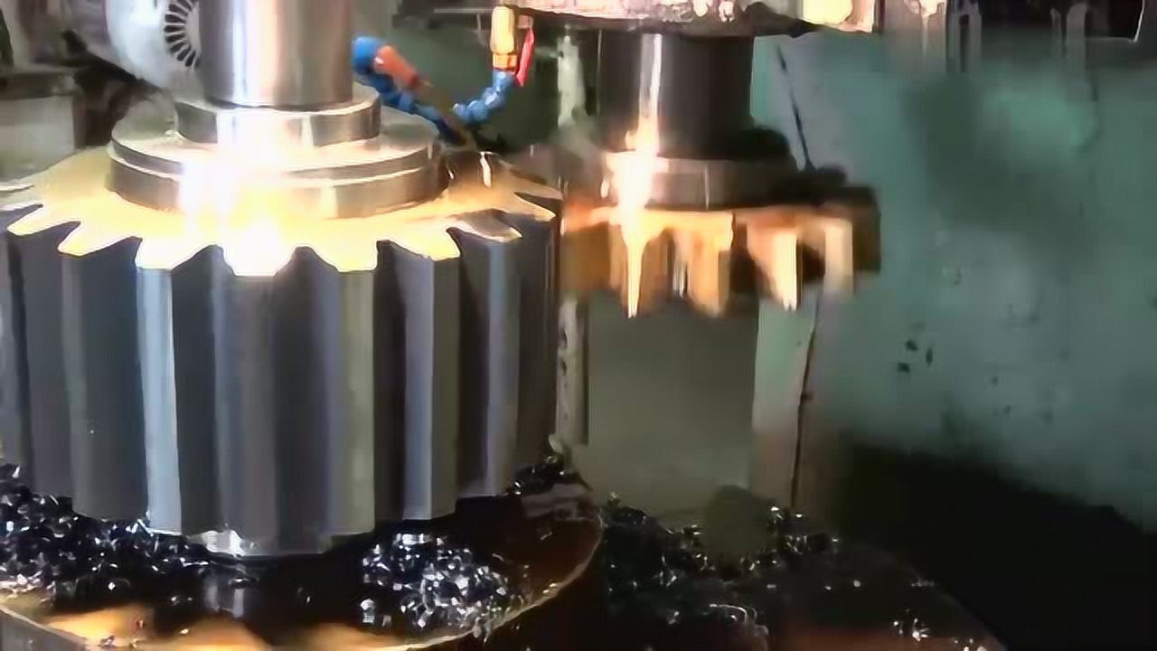 齿轮的轮齿是这样加工出来的插齿刀上下切削就完事了_腾讯视频