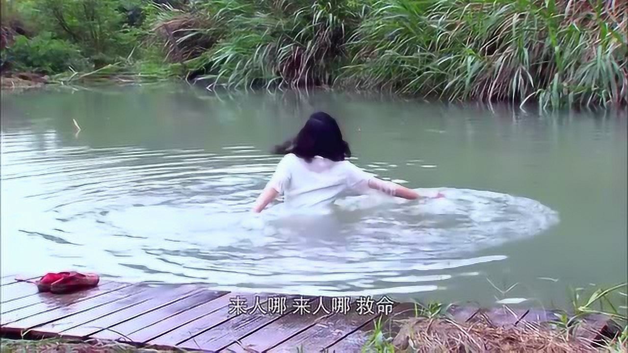 2019年5月4日发布01:39美女陷入泥潭,小伙一把救起美女,两人顿时暗生