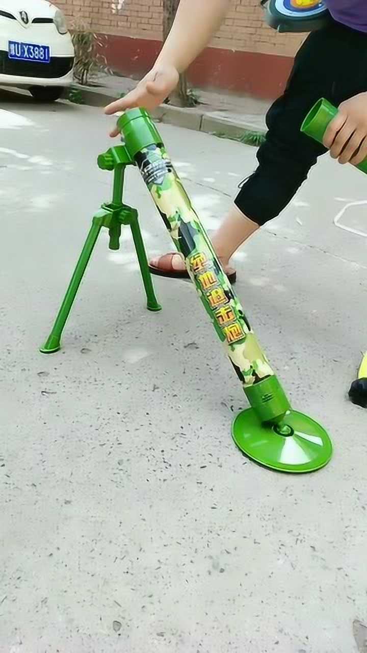 儿童玩具迫击炮太逼真了还真能发射