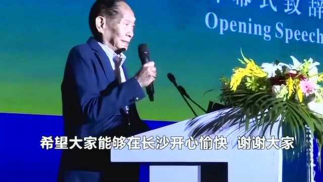 袁隆平院士88岁在首届国际稻作论坛致辞,全程英文报告来,厉害