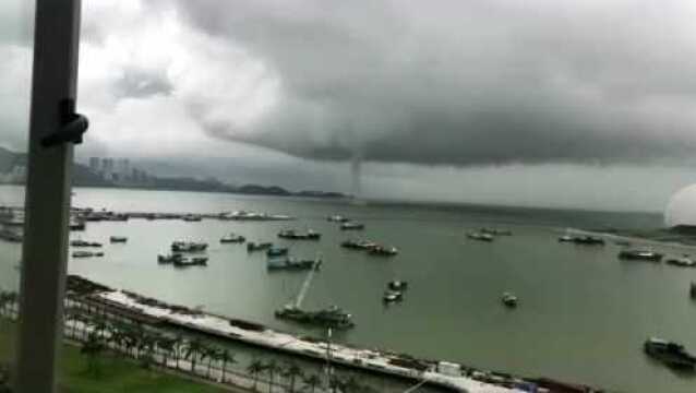 珠海日月贝海面惊现“龙吸水”壮观场景