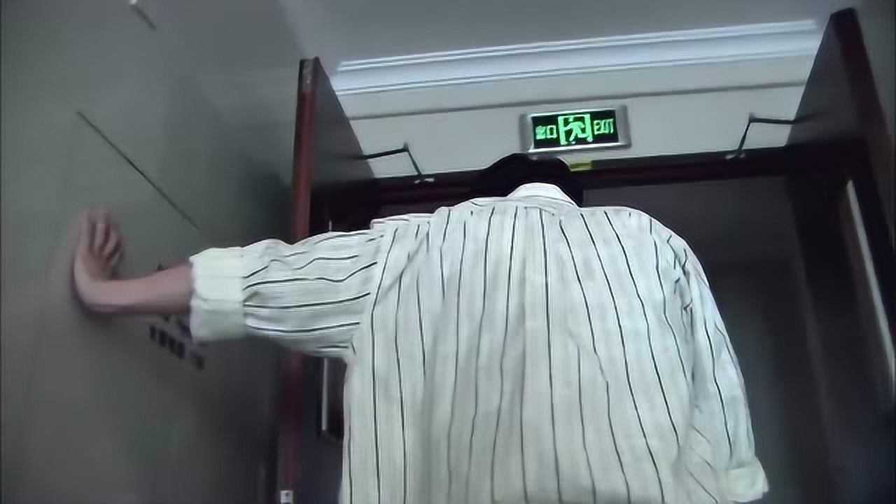 小伙刚出电梯,突然一阵头晕目眩,连路都走不动了