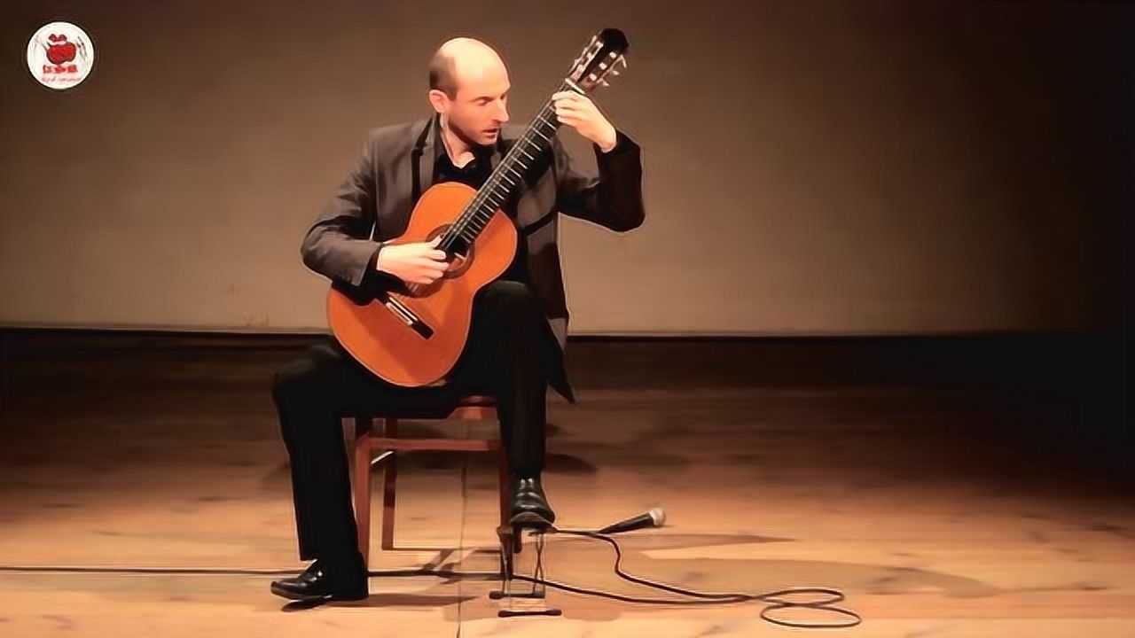 古典吉他演奏家安东范德博格特演奏亨德尔作品快乐的铁匠