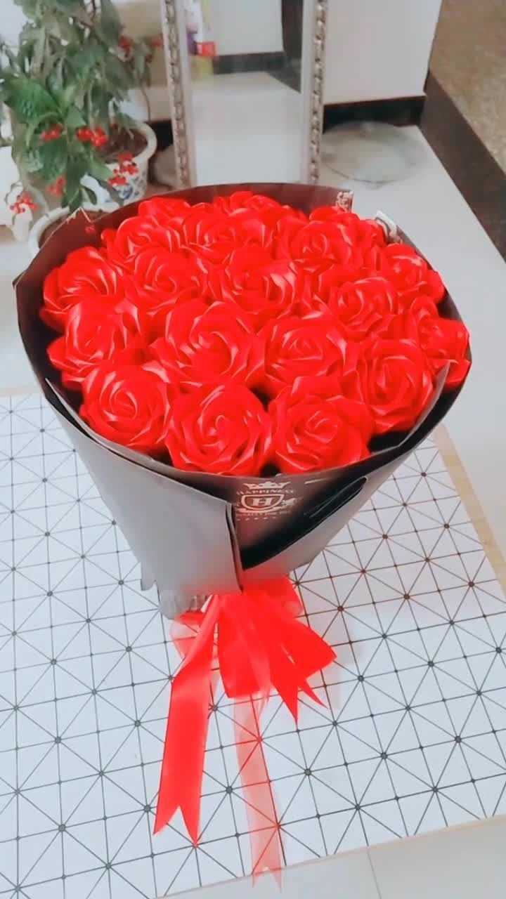 突如其来的红色妖姬你会喜欢吗