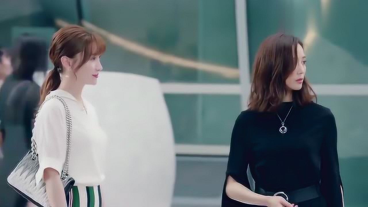 霸道总裁电梯壁咚女助理,女助理的心扑通乱跳