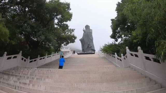 小伙穷游青岛崂山景区第一天,参观世界最大的老子塑像,宏伟壮观