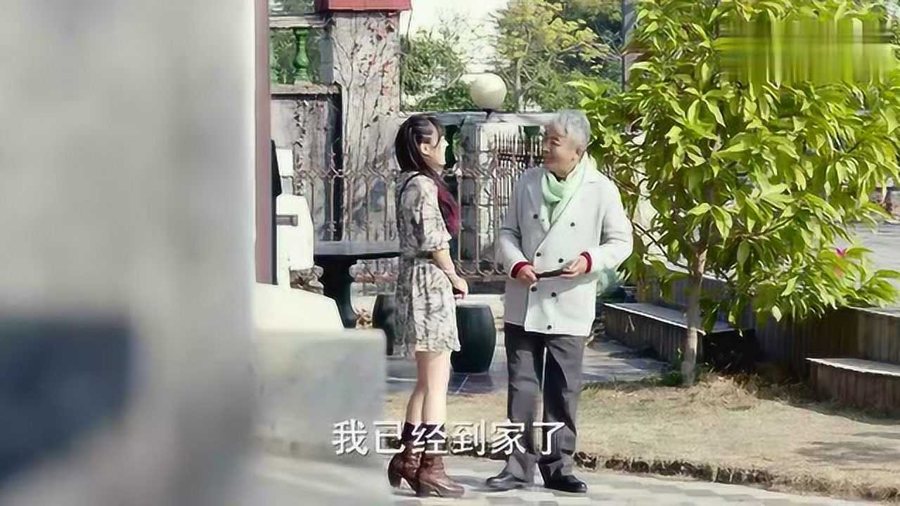 花季少女竟然恋上五十岁大叔前男友看见这一幕实在是同情她