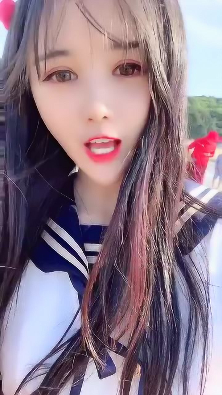 沫沫小姐姐竟然耍流氓,隔着屏乱亲一顿,网友:我来也!