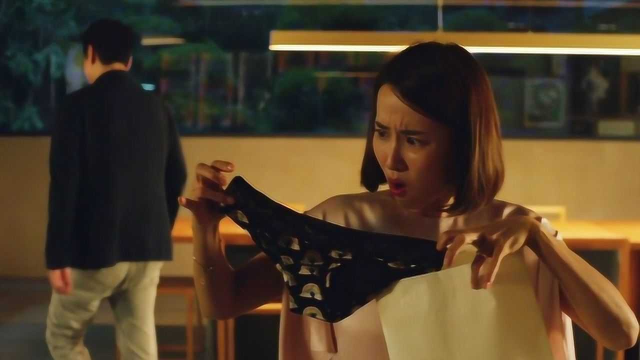 寄生虫：女儿为逼走司机，让老爸上位，直接将内裤脱在车内嫁祸！_高清