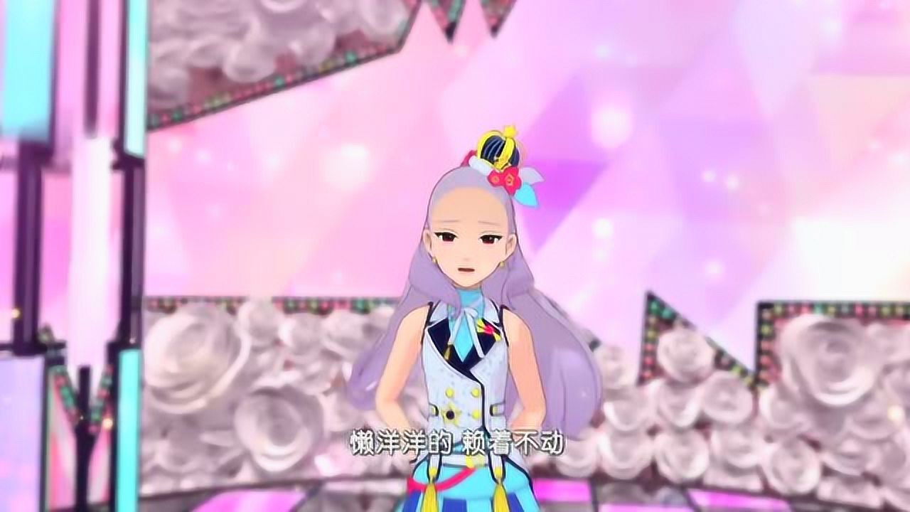 菲梦少女林莉莉带着礼服帽跟着音乐跳舞耸了耸肩