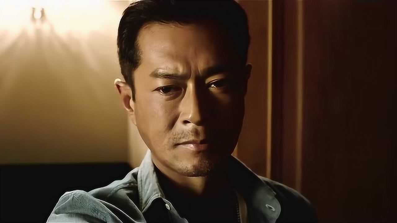 杀破狼贪狼听到院子里传来的枪声男子直接就趴在车里哭了