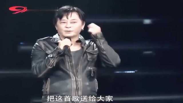 王杰现场演唱《她的背影》,这首歌当年风靡大街小巷,太好听了