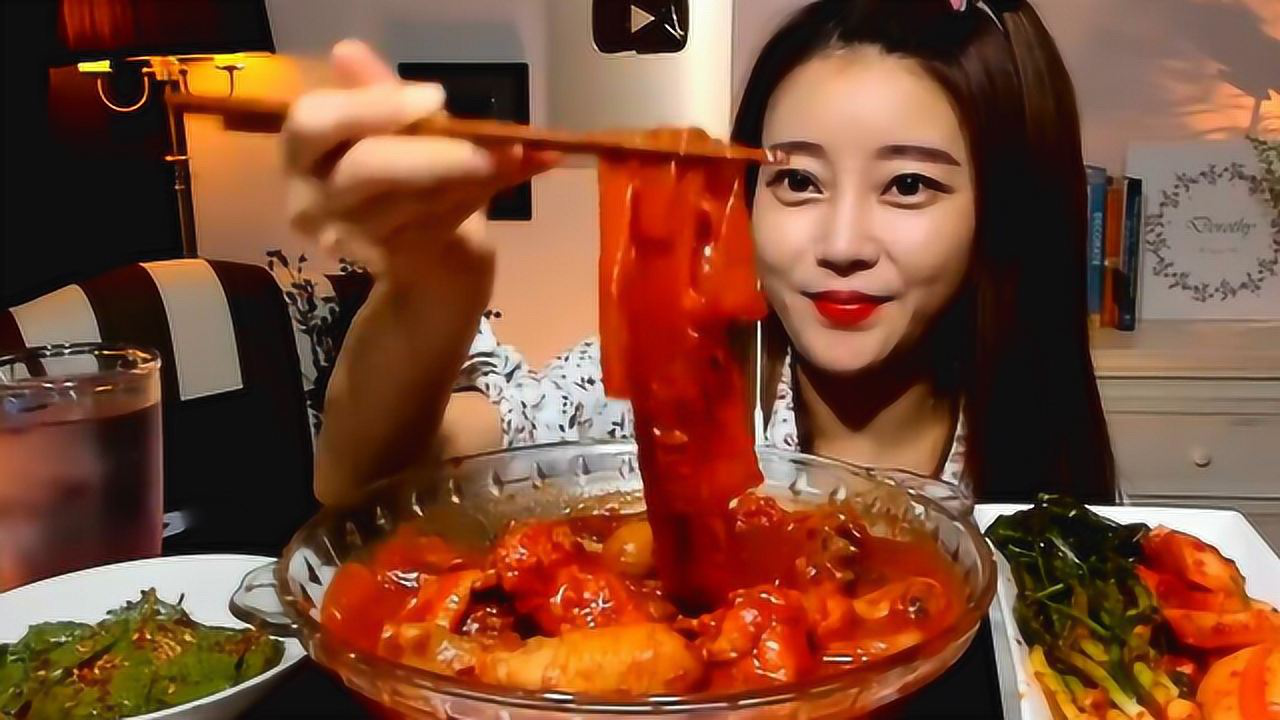 韩国美女多萝西吃中国宽粉大口吃超爱吃网友评为最穷吃播