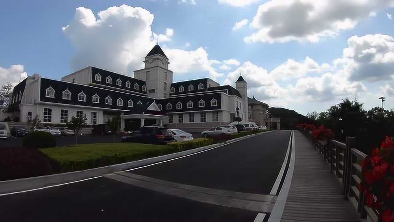 大连棒槌岛宾馆过去普通老百姓进不去,现在对外开放,外观像城堡