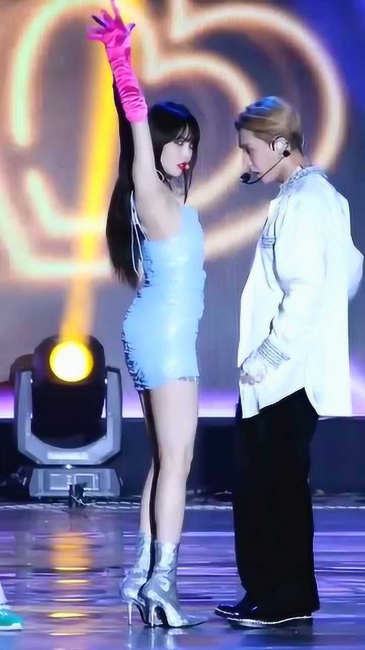 泫雅跳舞动作很干净,很有力度,最近被她迷的不行