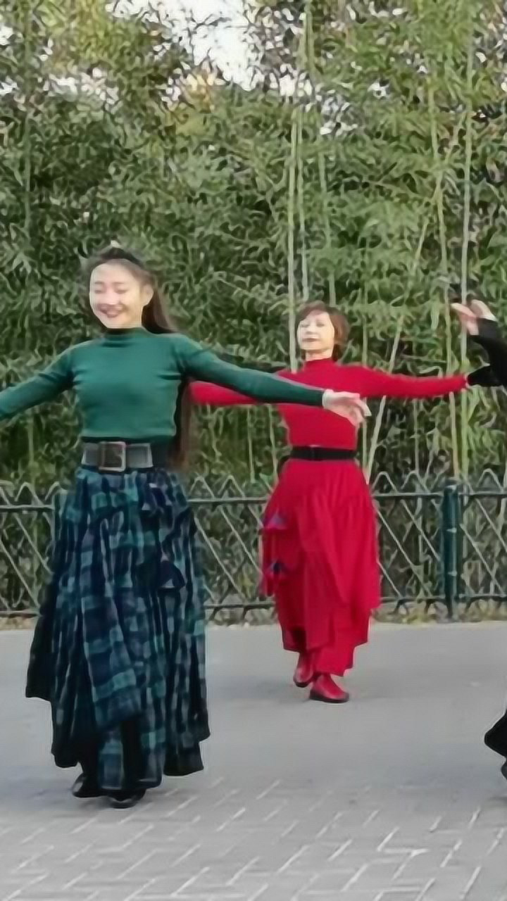 北京紫竹院广场舞,小红,小马老师舞蹈《狂浪》