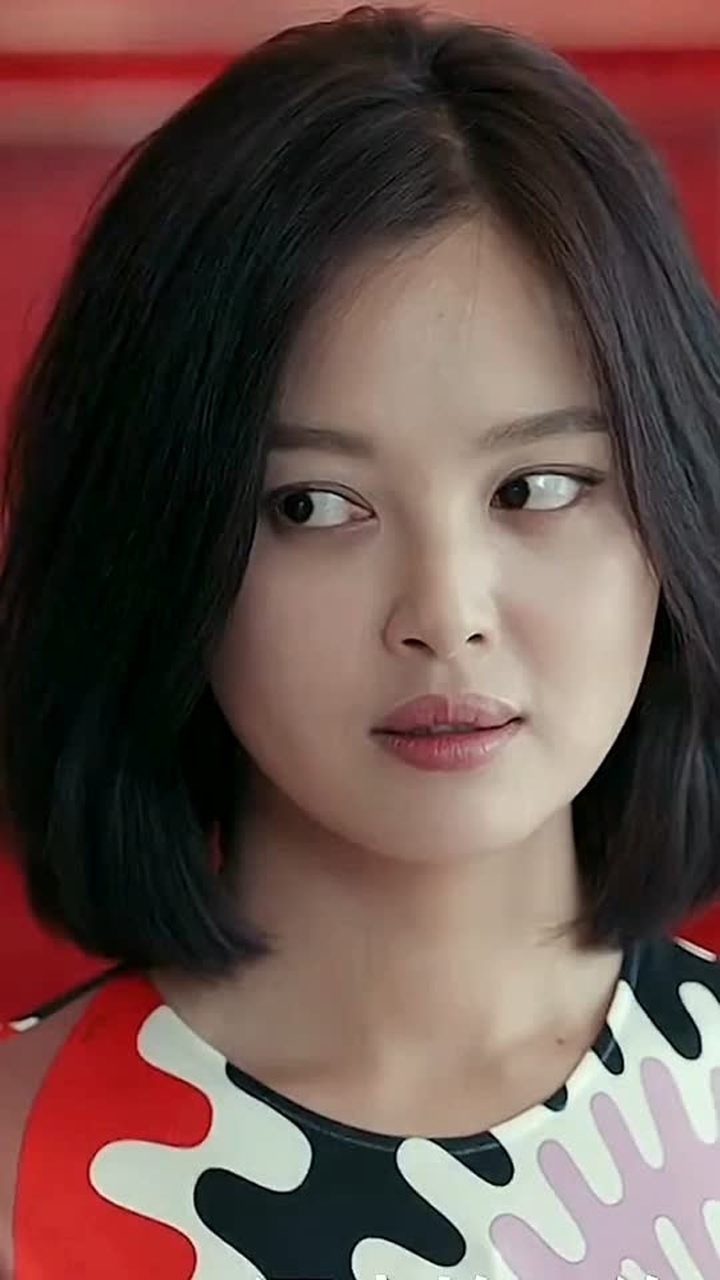 辛芷蕾这样的辛芷蕾你们感觉怎么样嘴唇是她的特点感觉挺好看长得与众