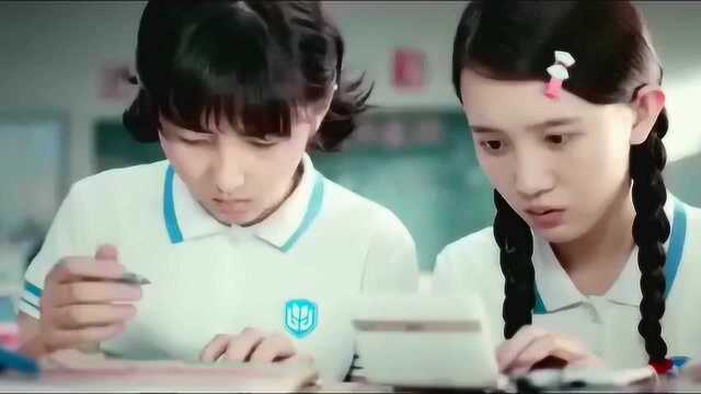 女孩收到男孩英文纸条,以为被表白,结果英文老师一翻译女孩懵了