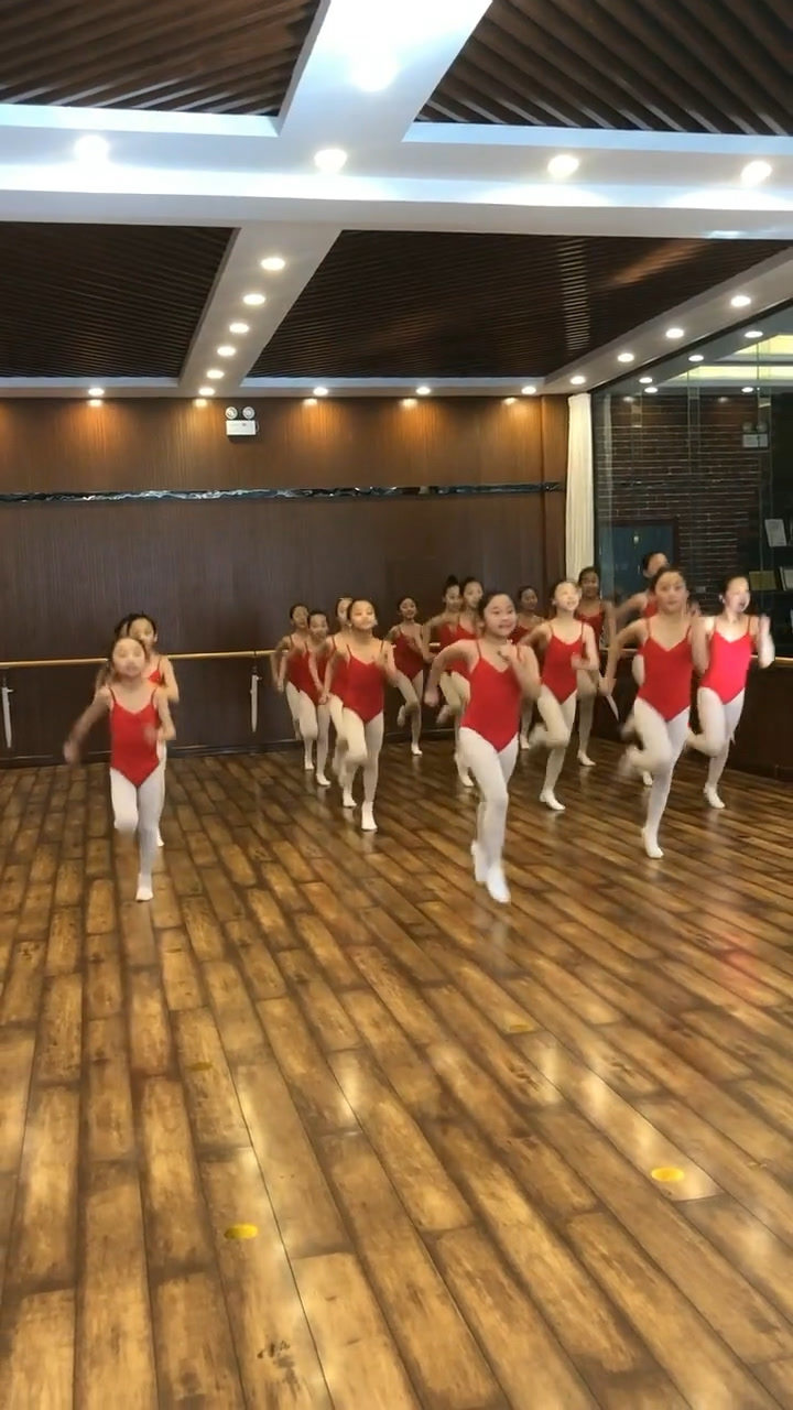 中国舞蹈家协会中国舞蹈,考级第八级的花球舞