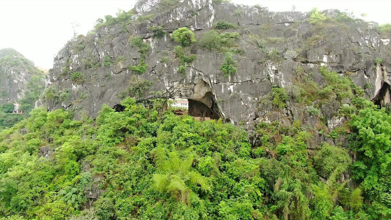 航拍广西灵山抗日遗址——穿镜岩