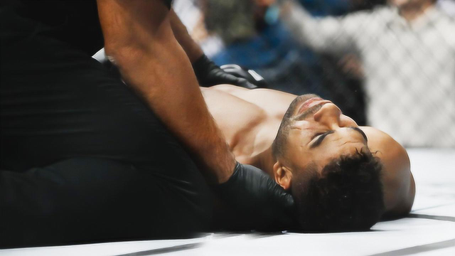 mma综合格斗经典ko,看了就明白有多残酷!