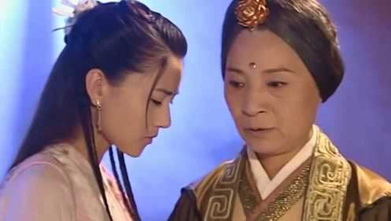 灭绝师太把峨眉派掌门铁指环传给周芷若并说出了倚天剑和屠龙刀的秘密