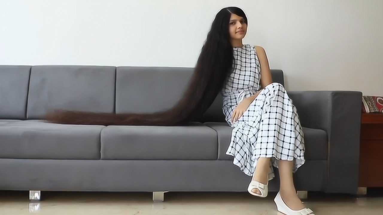 印度18岁少女拥有19米长发,打破世界纪录,洗一次头需要3小时
