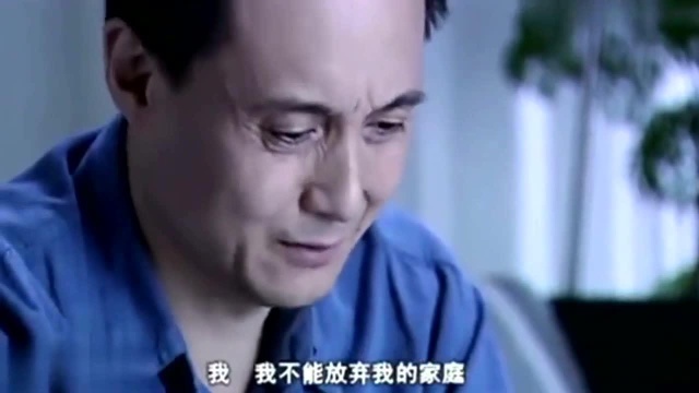 趁着家中空无一人,儿媳与未来公公偷情,不料婆婆出差提前回来!